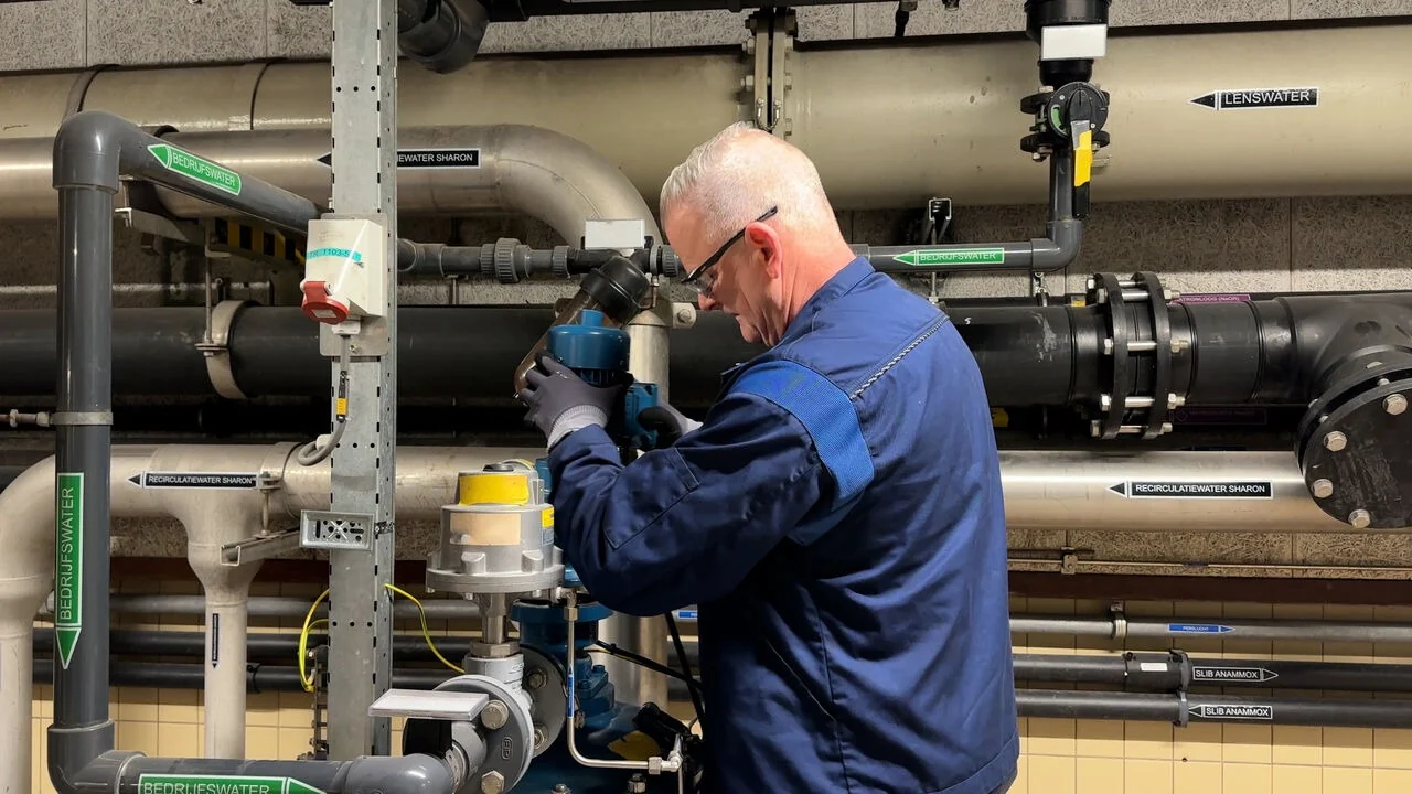 Bollfilter service engineer working on a filter