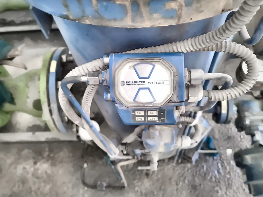Bollfilter differential pressure indicator (DPI) on board a vessel