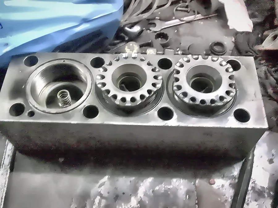 Hammelmann pump valve block opened during an overhaul