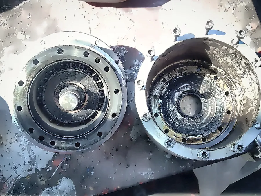 Hammelmann Spiderjet rotor head opened for service